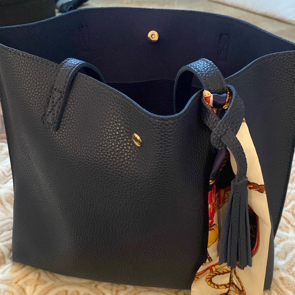 Tote Style Purse - Picture 2 of 4